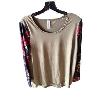 Lularoe large tan Lynnae  long sleeve scoop‎ neck hi/low top. Red rose sleeves